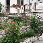 With A Parking Space - 5525 *
